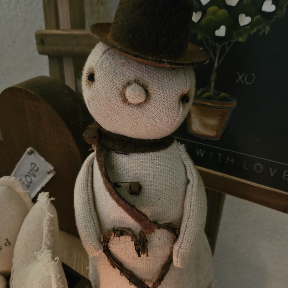 Valentines primitive snowman - Picture 2 of 5